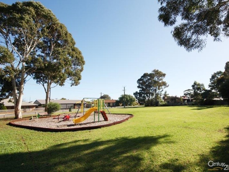 4 Oliver Crescent, Port Noarlunga SA 5167