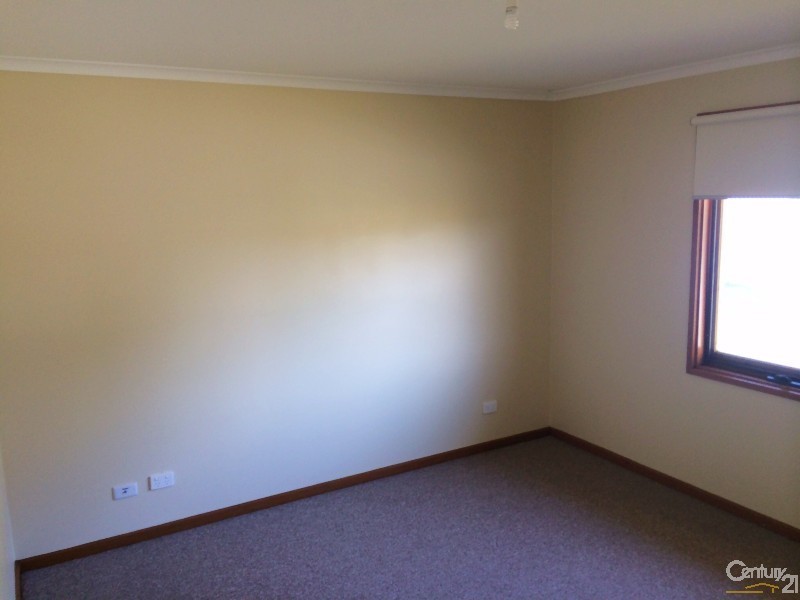 4 Cumberland Crescent, Huntfield Heights SA 5163