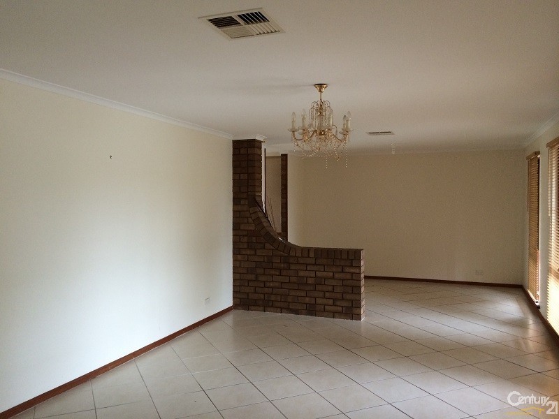 15 Nannigai Drive, Hallett Cove SA 5158