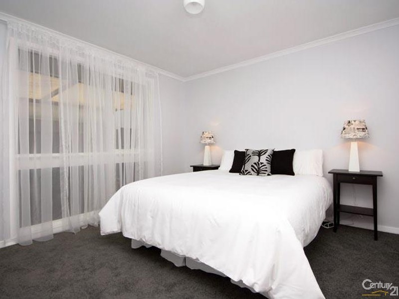 7 Dew Street, Aberfoyle Park SA 5159