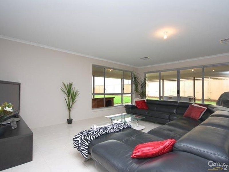 13 Miranda Place, Seaford Meadows SA 5169