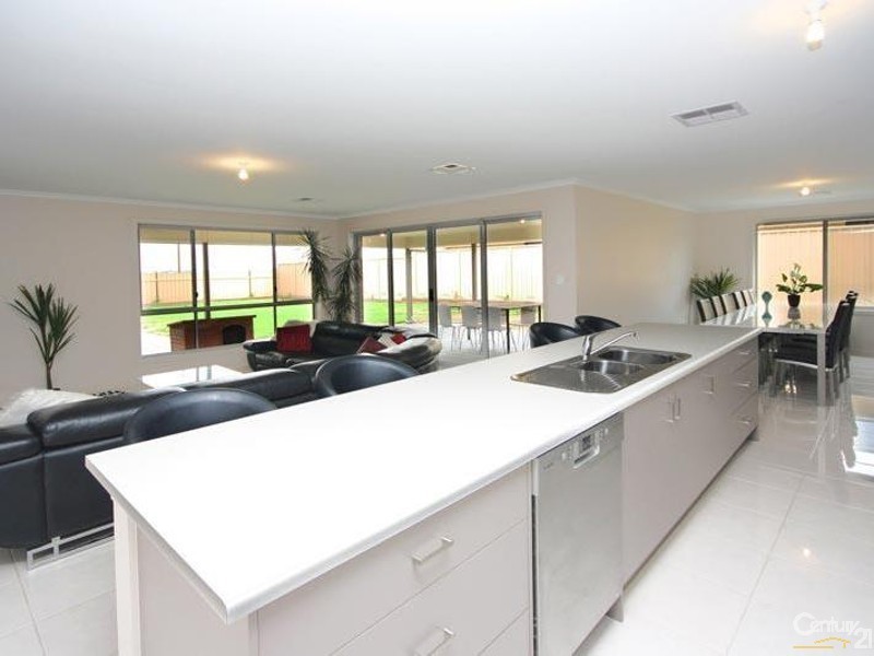 13 Miranda Place, Seaford Meadows SA 5169