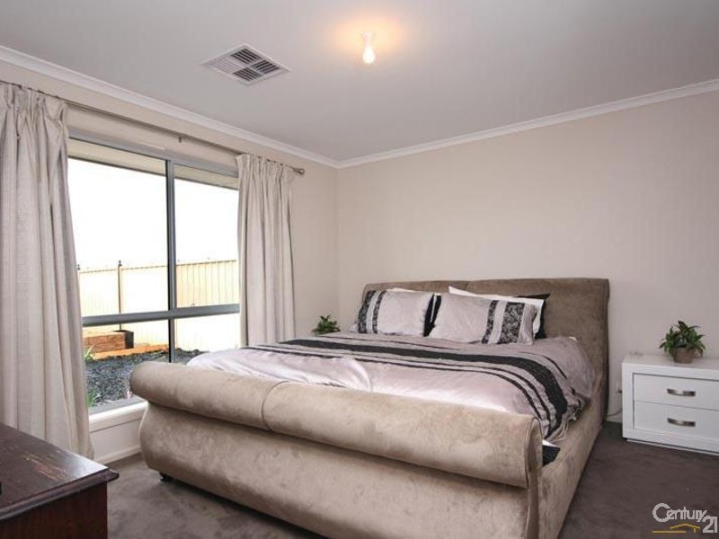 13 Miranda Place, Seaford Meadows SA 5169
