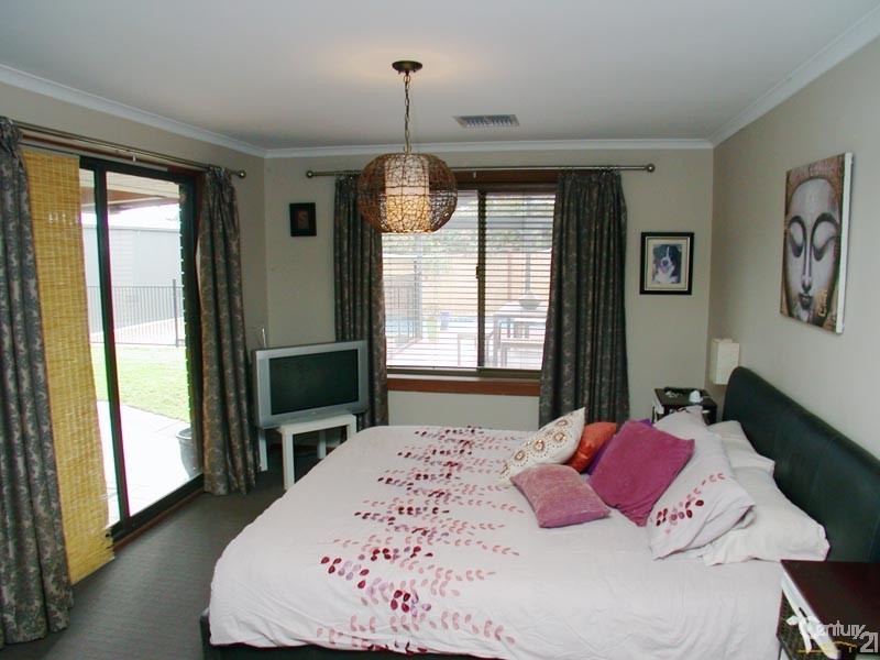 2 Beacon Crescent, Seaford SA 5169