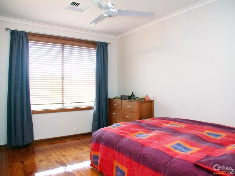 2 Beacon Crescent, Seaford SA 5169