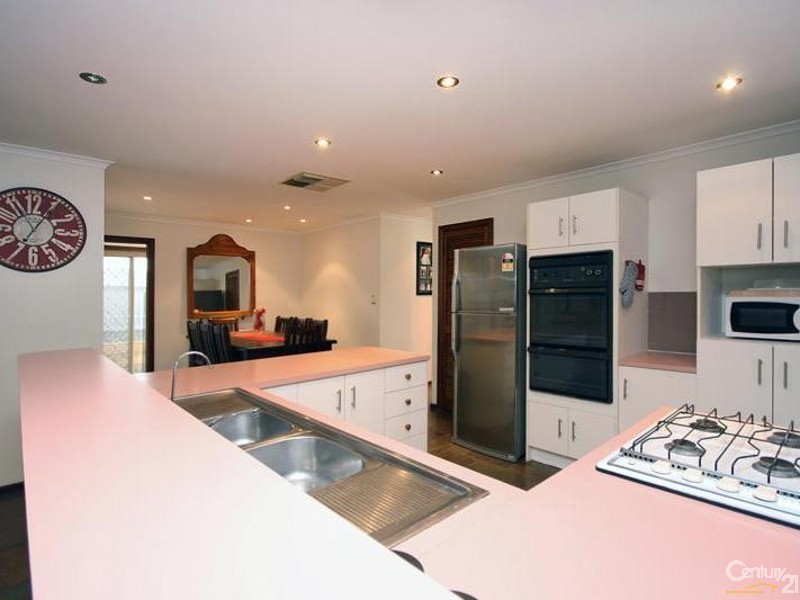 3 Emmanuel Court, Christie Downs SA 5164
