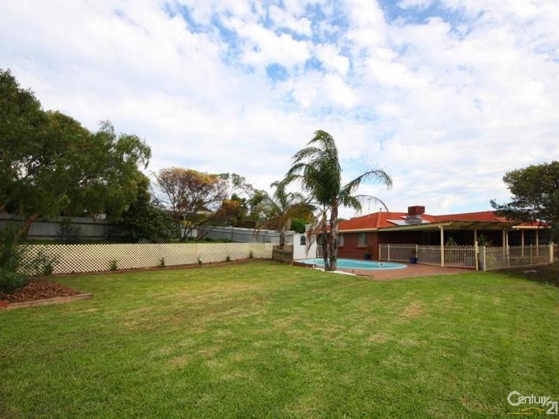 3 Emmanuel Court, Christie Downs SA 5164