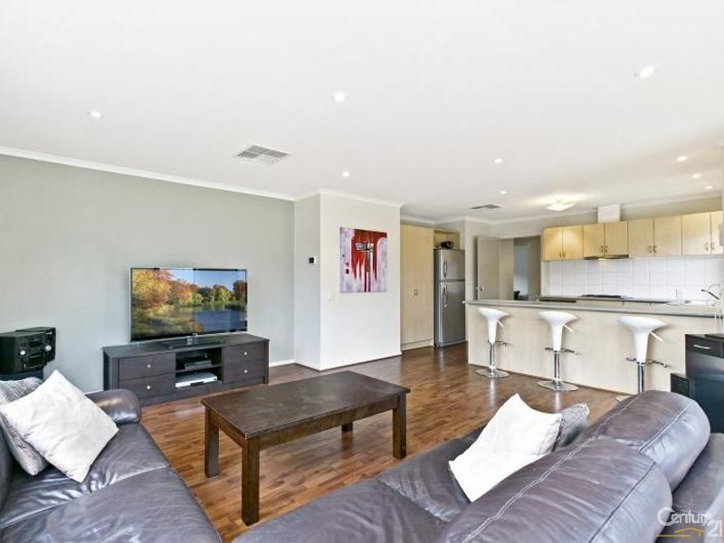 18 Mundulla Avenue, Woodcroft SA 5162