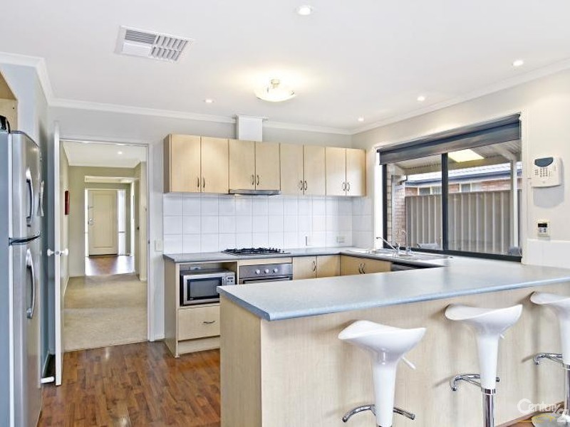 18 Mundulla Avenue, Woodcroft SA 5162