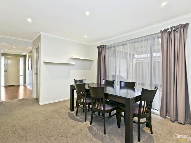 18 Mundulla Avenue, Woodcroft SA 5162