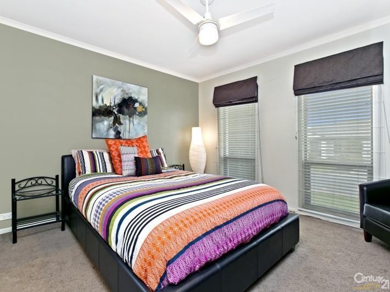 18 Mundulla Avenue, Woodcroft SA 5162