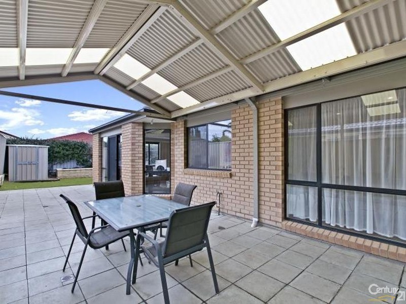 18 Mundulla Avenue, Woodcroft SA 5162