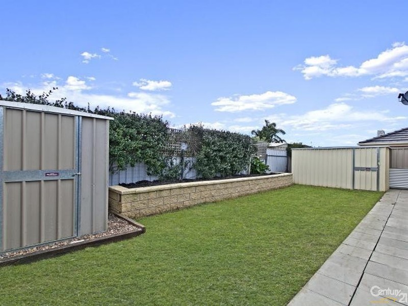 18 Mundulla Avenue, Woodcroft SA 5162