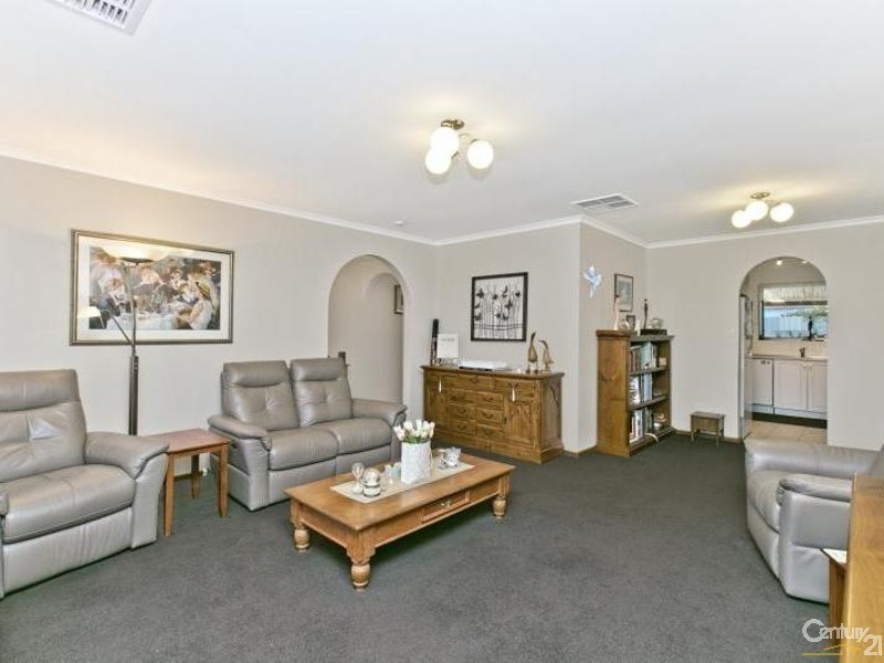 31 Barrdickson Avenue, Happy Valley SA 5159