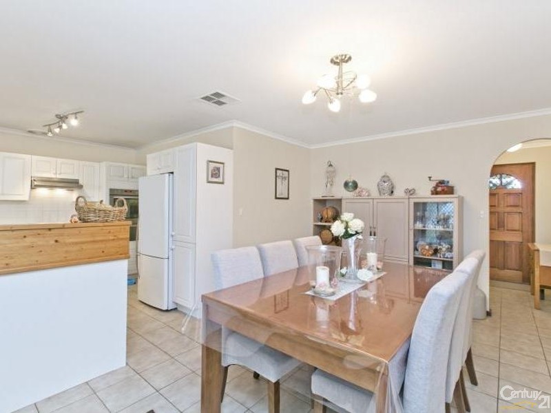31 Barrdickson Avenue, Happy Valley SA 5159