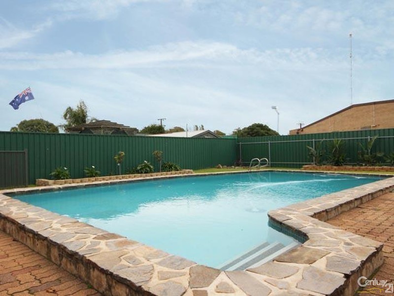 15 Wahratta Avenue, Morphett Vale SA 5162