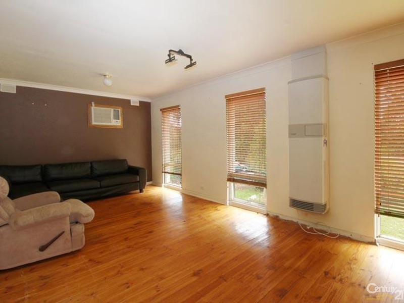 12 Desmond Road, Hackham SA 5163