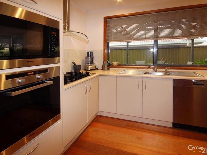 25 Tobin Crescent, Woodcroft SA 5162