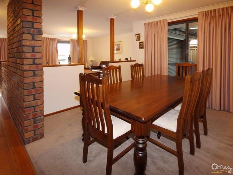 25 Tobin Crescent, Woodcroft SA 5162