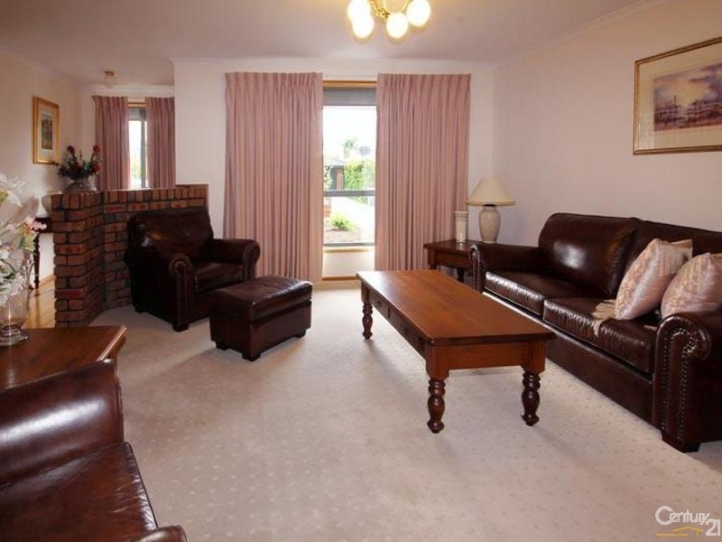 25 Tobin Crescent, Woodcroft SA 5162