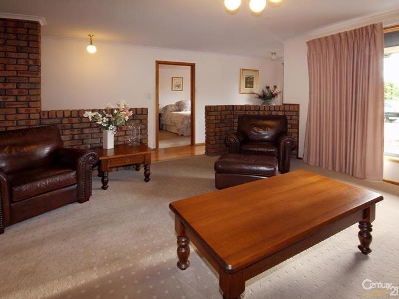 25 Tobin Crescent, Woodcroft SA 5162