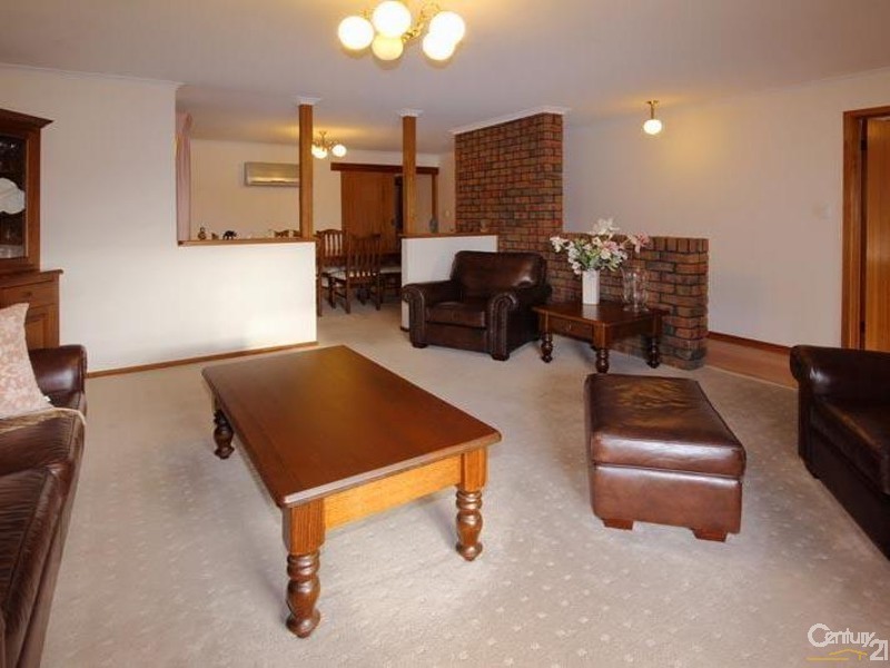 25 Tobin Crescent, Woodcroft SA 5162