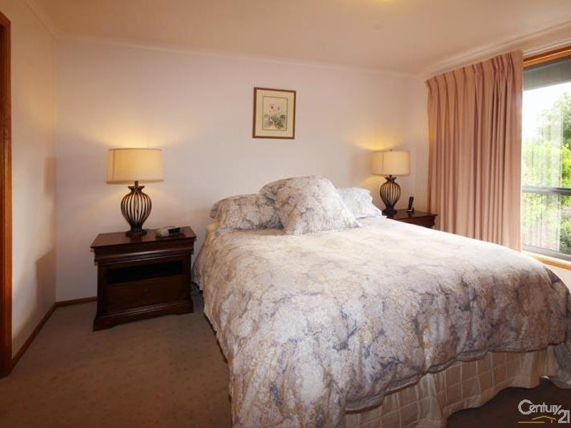 25 Tobin Crescent, Woodcroft SA 5162