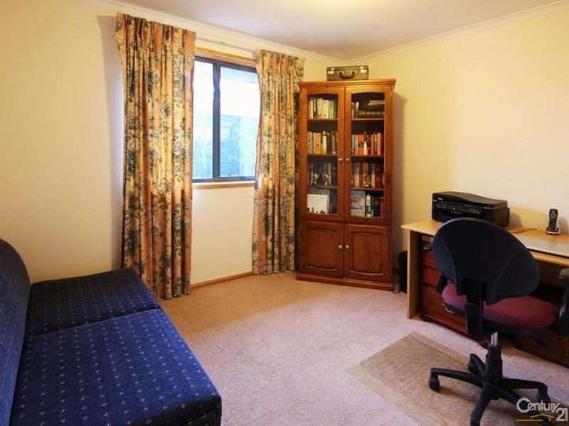 25 Tobin Crescent, Woodcroft SA 5162