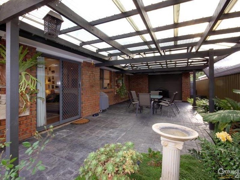 25 Tobin Crescent, Woodcroft SA 5162