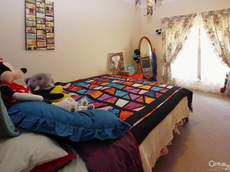 44 McHarg Road, Happy Valley SA 5159