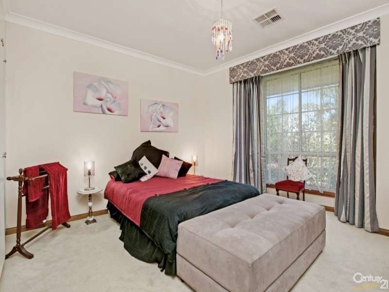 17 Elberry Close, Moana SA 5169