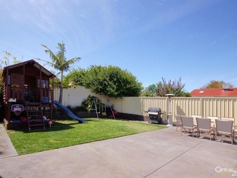 4A Robertson Street, Christies Beach SA 5165