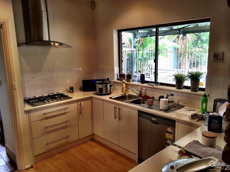 13 Coringle Crescent, Hallett Cove SA 5158