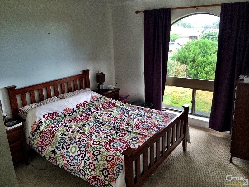 13 Coringle Crescent, Hallett Cove SA 5158