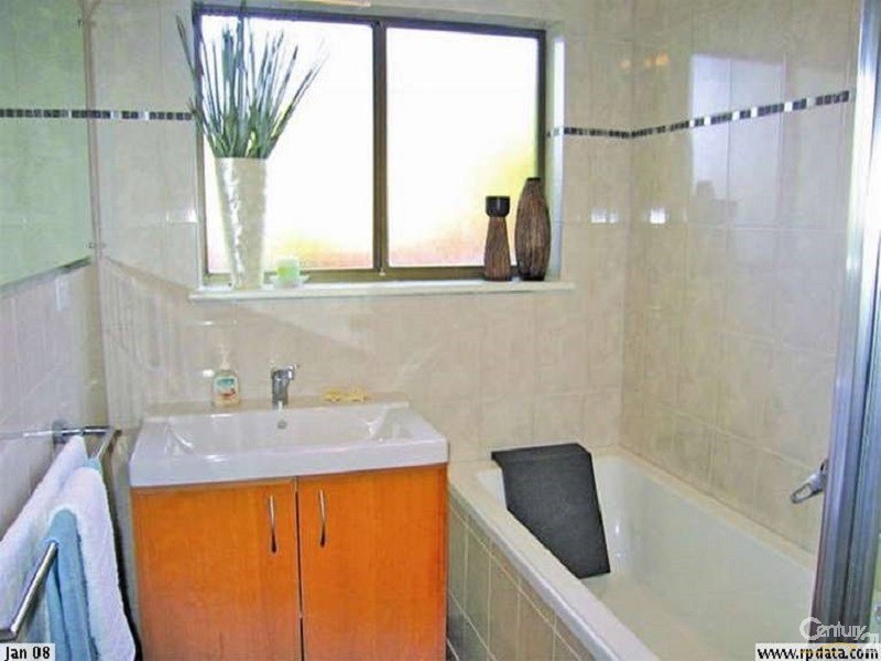 13 Coringle Crescent, Hallett Cove SA 5158