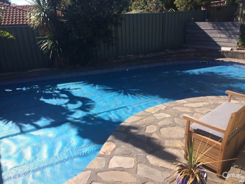 13 Coringle Crescent, Hallett Cove SA 5158