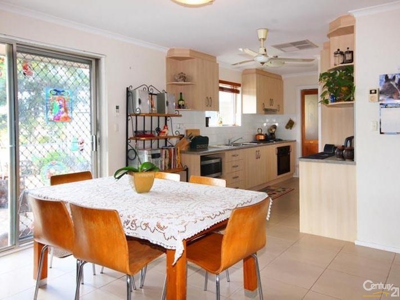 8 Flinders Crescent, Hackham SA 5163
