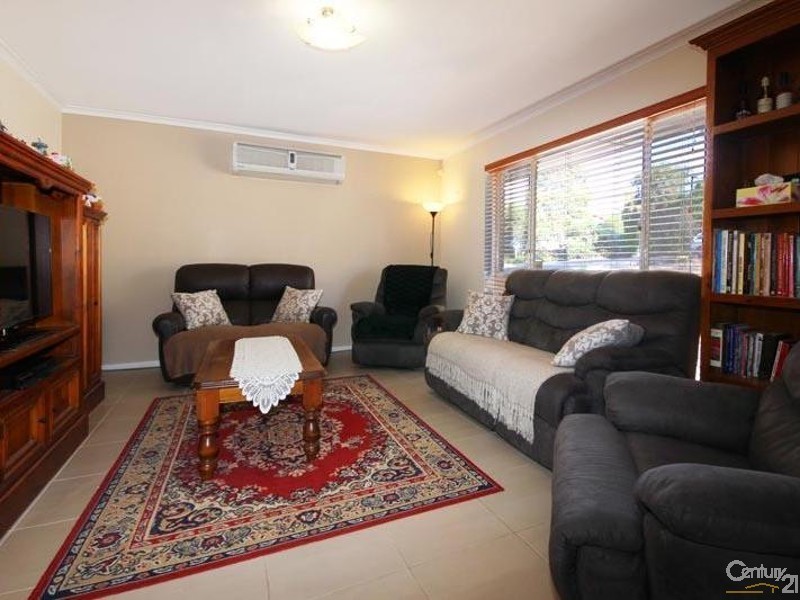 8 Flinders Crescent, Hackham SA 5163