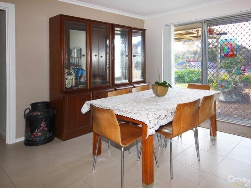 8 Flinders Crescent, Hackham SA 5163