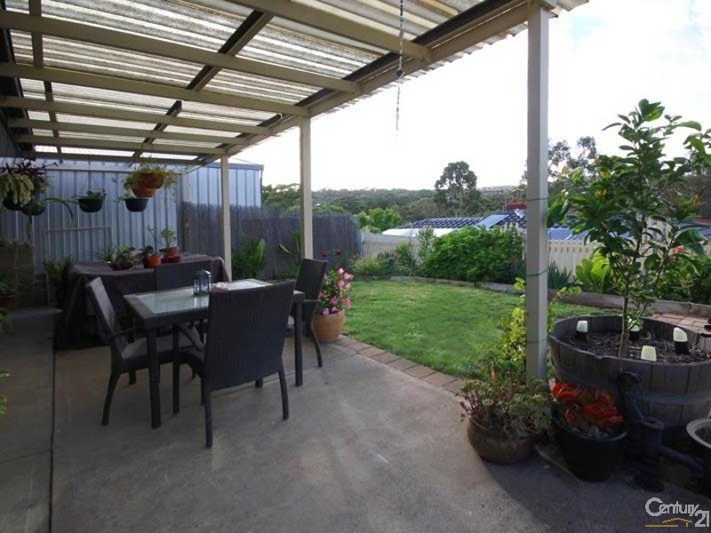 8 Flinders Crescent, Hackham SA 5163