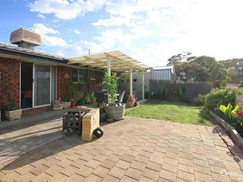 8 Flinders Crescent, Hackham SA 5163