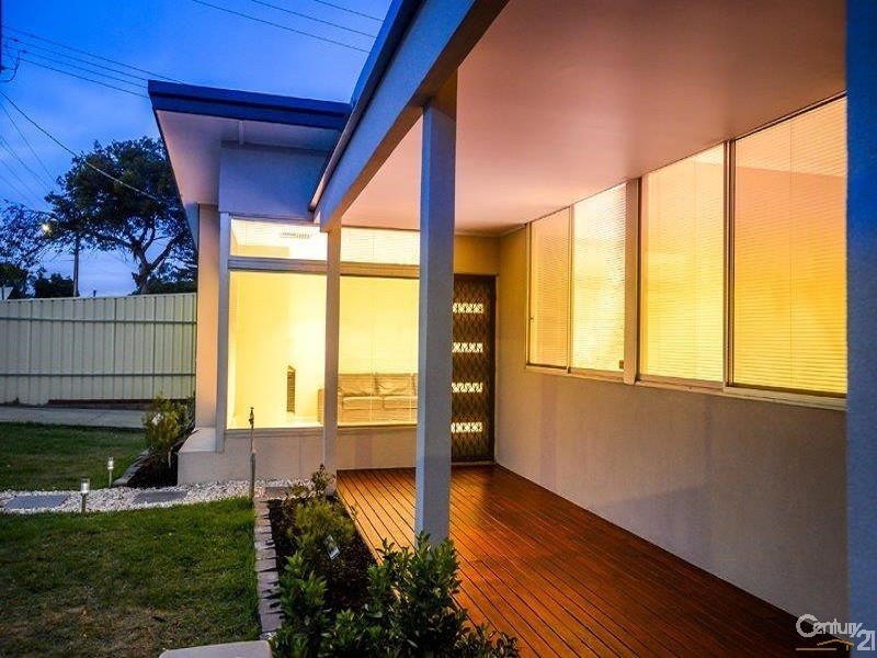 32 Penzance Ave, Christies Beach SA 5165