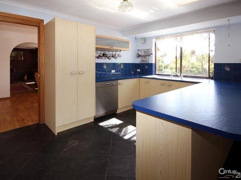 6 Crossing Road, Aberfoyle Park SA 5159