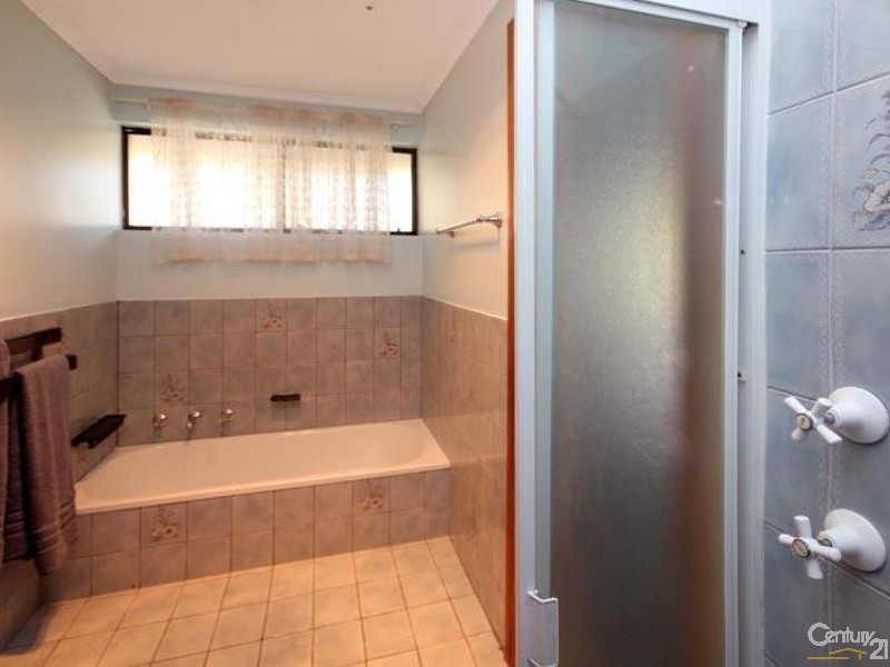 6 Crossing Road, Aberfoyle Park SA 5159