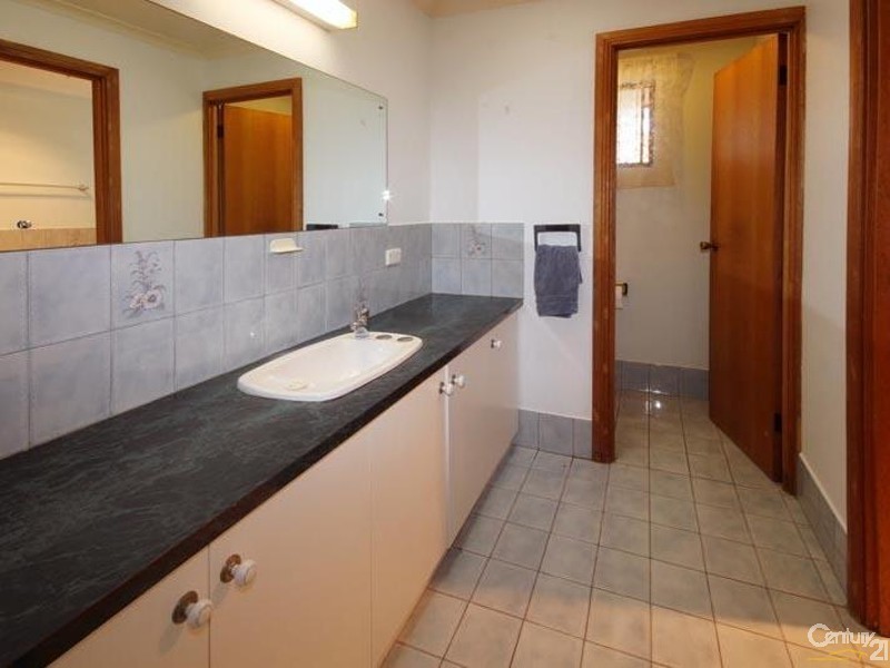 6 Crossing Road, Aberfoyle Park SA 5159