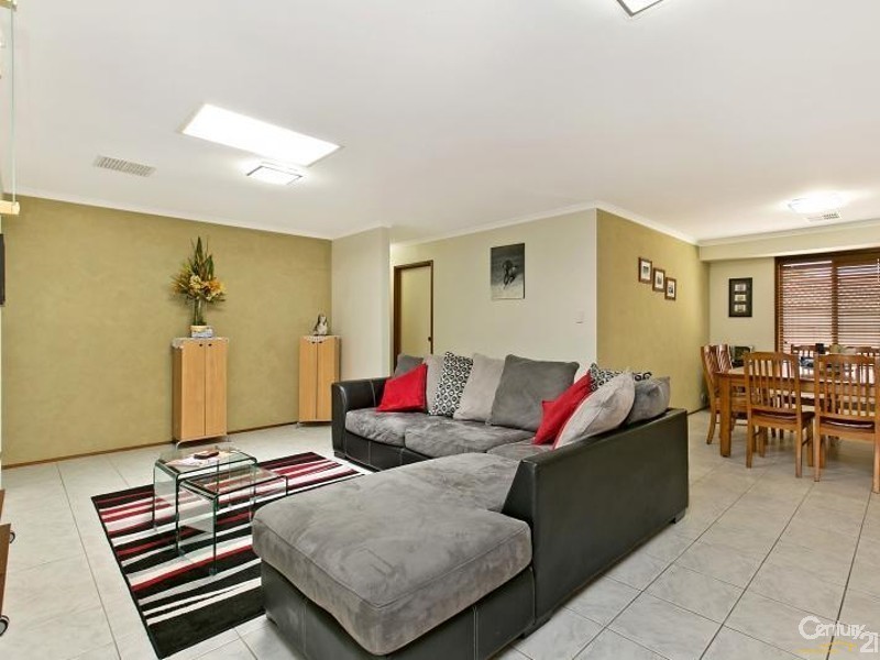 16 Wooding Street, Woodcroft SA 5162