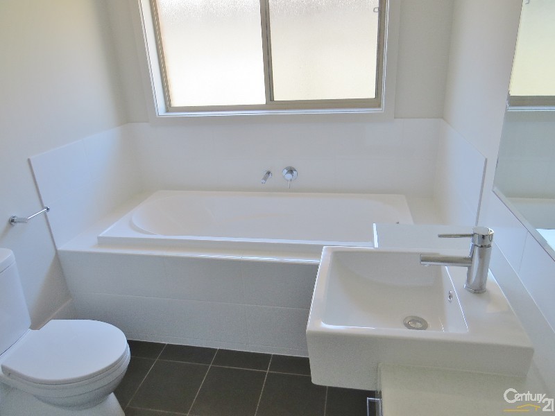 42 Sunderland Cres, Seaford SA 5169