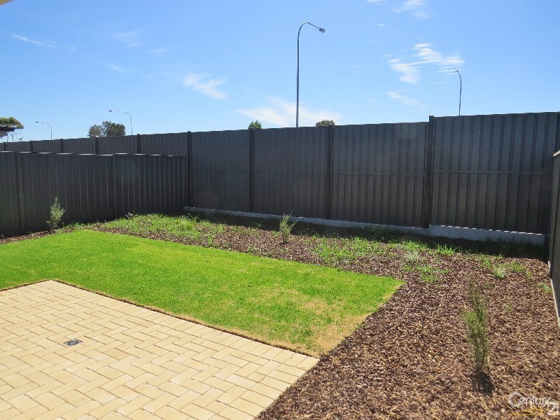 42 Sunderland Cres, Seaford SA 5169