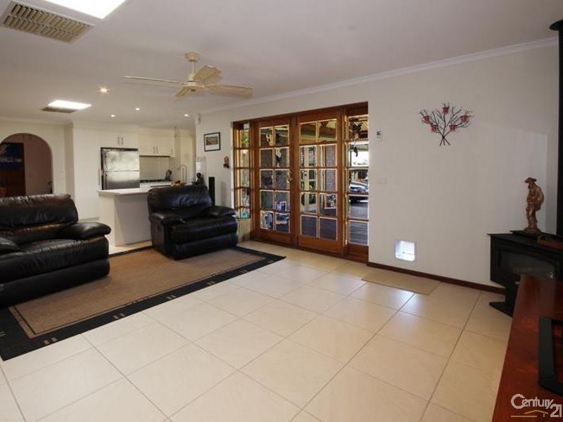 12 Goodrington Way, Moana SA 5169