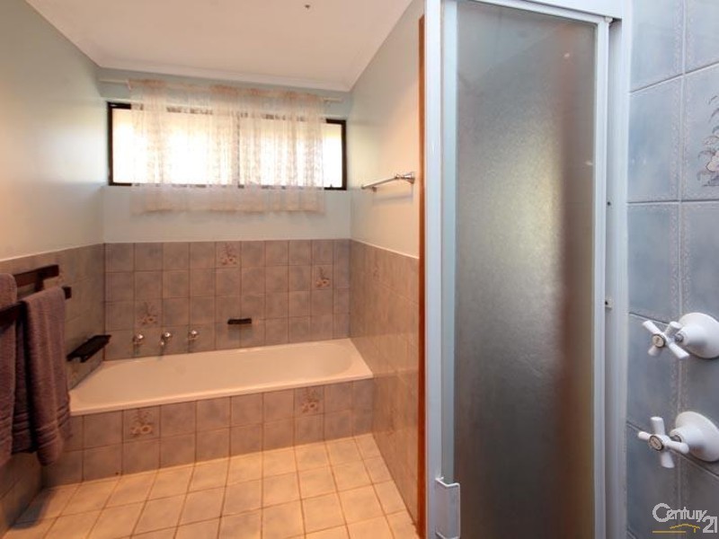 6 Crossing Road, Aberfoyle Park SA 5159